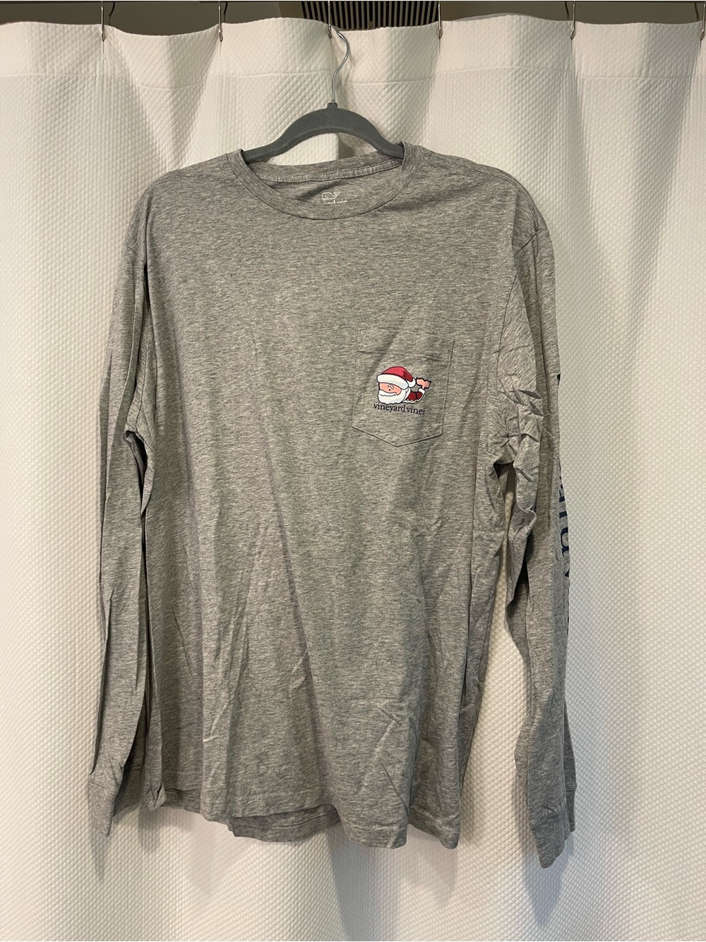 Vineyard Vines Light Gray Long-Sleeve Pocket Tee with Santa Graphic
